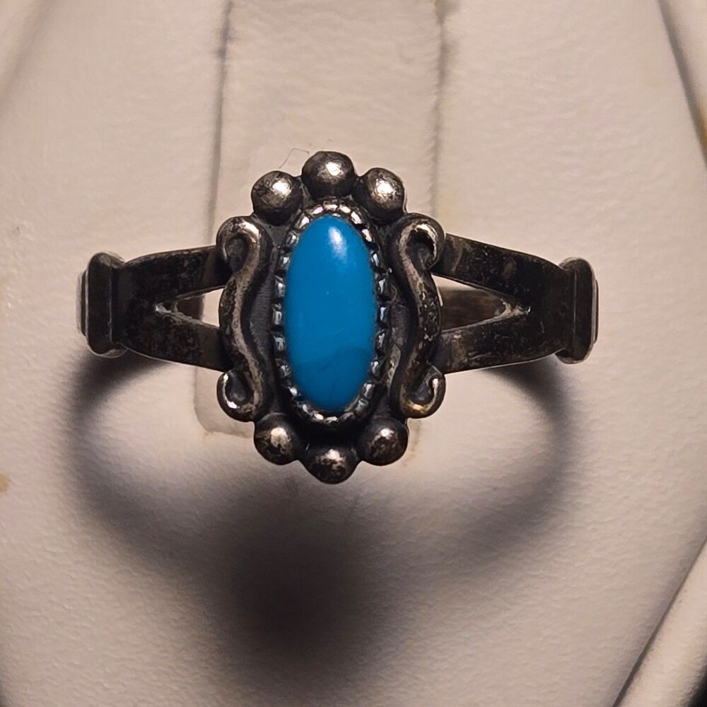 Southwestern Vintage Sterling Silver 925 Ring Sz 7.5